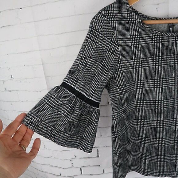 LORD & TAYLOR DESIGN LAB BLACK & WHITE ROUND NECK TULIP SLEEVE CROPPED TOP - Picture 7 of 10